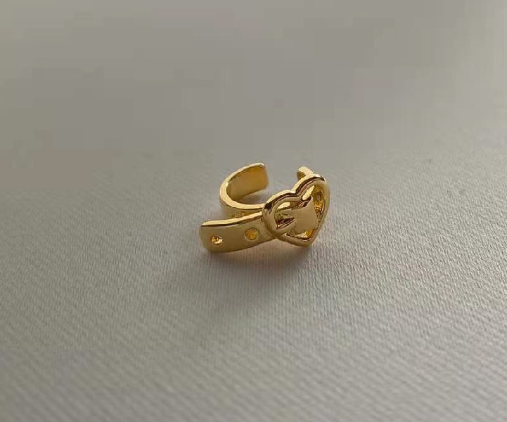 Alternative view of 愛心皮帶耳骨環-金1個